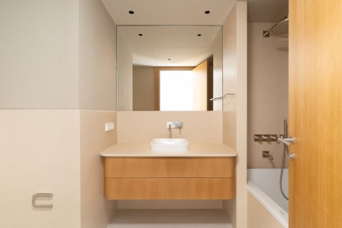 Apartment for sale in Barcelona, Spain 4 bedrooms, 201 sq.m. No. 160991 - photo 17