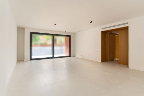 Apartment for sale in Barcelona, Spain 4 bedrooms, 201 sq.m. No. 160991 - photo 5