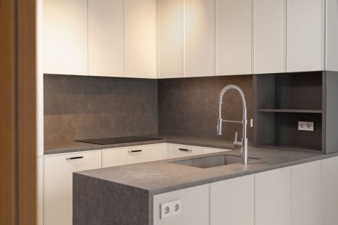 Apartment for sale in Barcelona, Spain 4 bedrooms, 201 sq.m. No. 160995 - photo 27