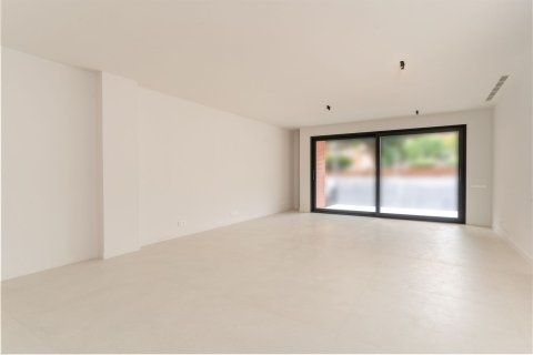 Apartment for sale in Barcelona, Spain 4 bedrooms, 200 sq.m. No. 160996 - photo 4