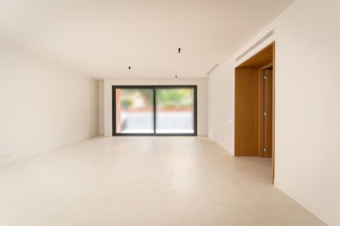 Dzīvoklis Barcelona, Spānijā 4 istabas, 200 m2 Nr. 160996