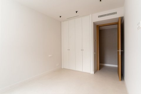 Apartment for sale in Barcelona, Spain 4 bedrooms, 200 sq.m. No. 160996 - photo 16
