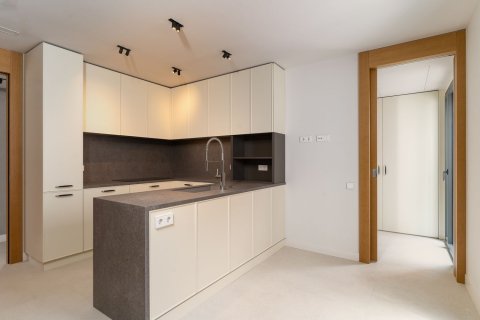 Apartment for sale in Barcelona, Spain 4 bedrooms, 200 sq.m. No. 160996 - photo 9