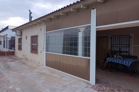 Townhouse for sale Cox, Alicante, Spain 4 bedrooms, 300 sq.m. No. 137981 - photo 1