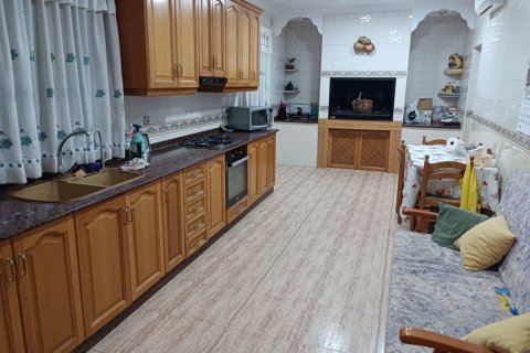 Townhouse for sale Cox, Alicante, Spain 4 bedrooms, 300 sq.m. No. 137981 - photo 4