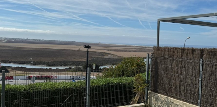 Townhouse in Conil de la Frontera, Cadiz, Spain 3 bedrooms, 145.12 sq.m. No. 194817