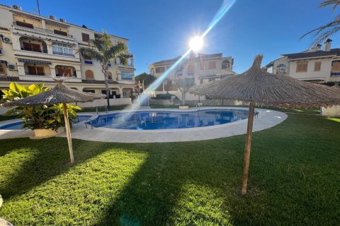 Apartment à Torrevieja, Alicante, Espagne 2 chambres, 74 m2 No. 184323
