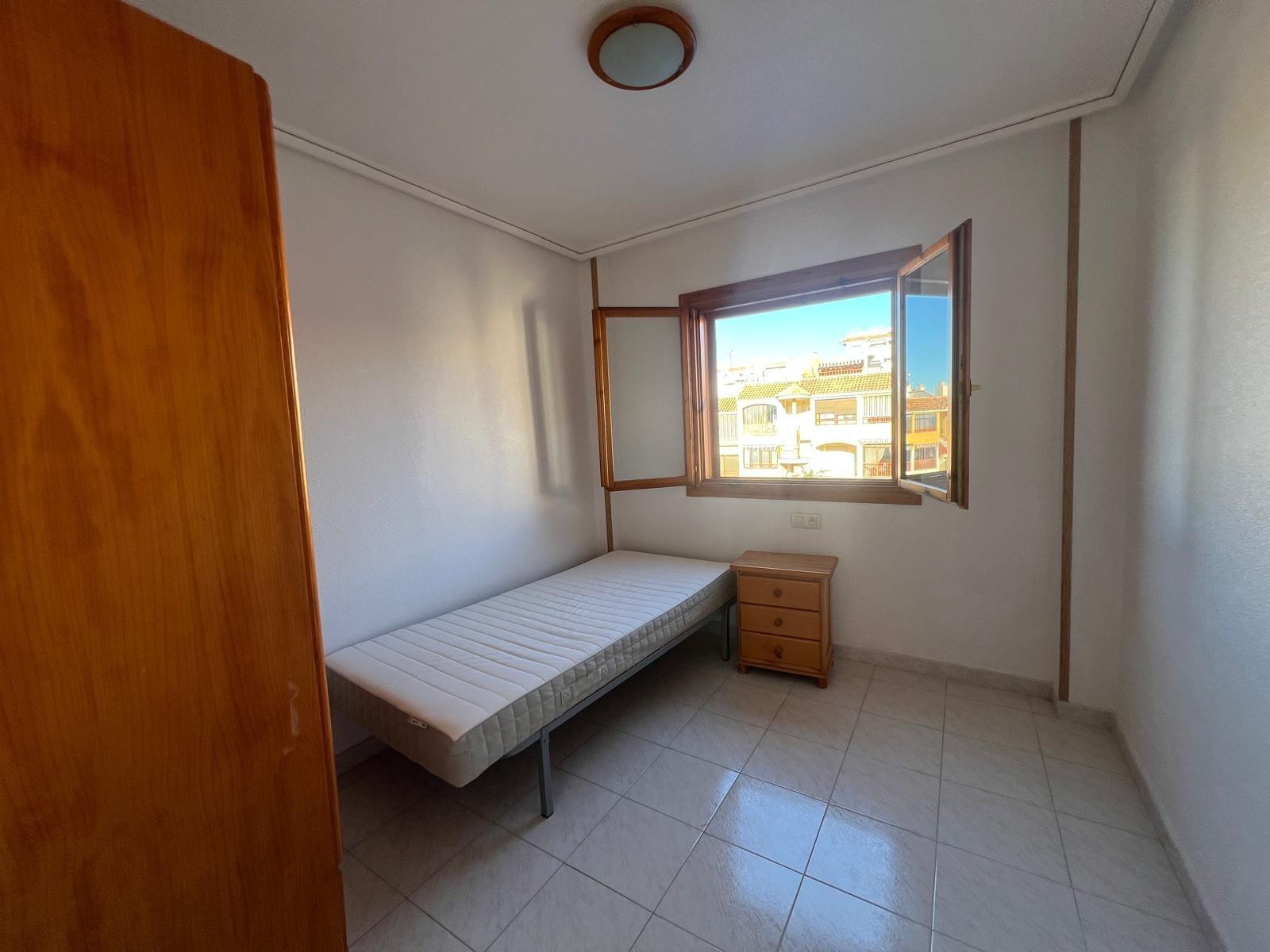 Apartment à Torrevieja, Alicante, Espagne 2 chambres, 74 m2 No. 184323
