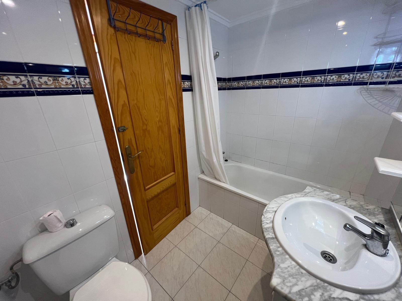 Apartment à Torrevieja, Alicante, Espagne 2 chambres, 74 m2 No. 184323