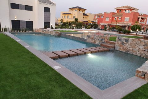 Bungalow for sale in Torrevieja, Alicante, Spain 3 bedrooms,  No. 156441 - photo 3