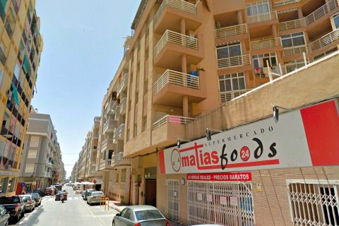 Apartament w Torrevieja, Alicante, Hiszpania 2 sypialnie, 82 mkw. nr 144573 – zdjęcie 15