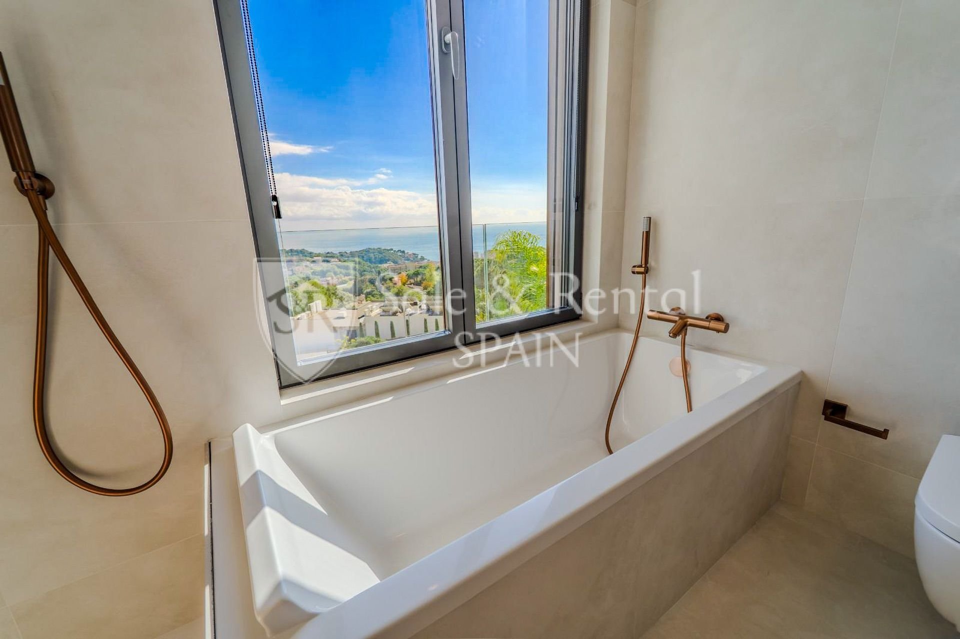 House à Lloret de Mar, Girona, Espagne 3 chambres, 222 m2 No. 168068