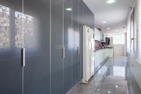 House for sale in Mataro, Barcelona, Spain 6 bedrooms, 390 sq.m. No. 168078 - photo 26