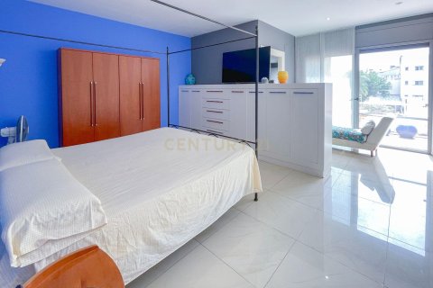 House for sale in Mataro, Barcelona, Spain 6 bedrooms, 390 sq.m. No. 168078 - photo 12