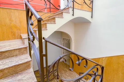 House for sale in Mataro, Barcelona, Spain 6 bedrooms, 390 sq.m. No. 168078 - photo 9