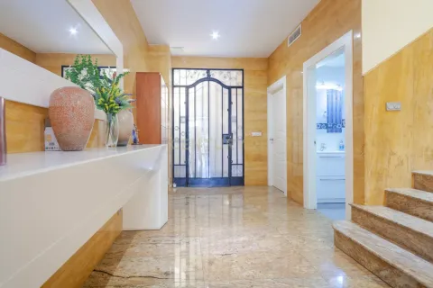 House in Mataro, Barcelona, Spain 6 bedrooms, 390 sq.m. No. 168078