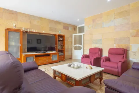 House for sale in Mataro, Barcelona, Spain 6 bedrooms, 390 sq.m. No. 168078 - photo 22