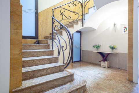 House for sale in Mataro, Barcelona, Spain 6 bedrooms, 390 sq.m. No. 168078 - photo 17