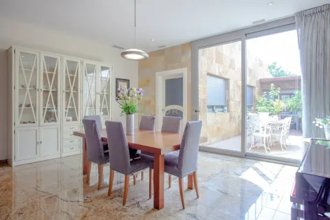 House for sale in Mataro, Barcelona, Spain 6 bedrooms, 390 sq.m. No. 168078 - photo 24