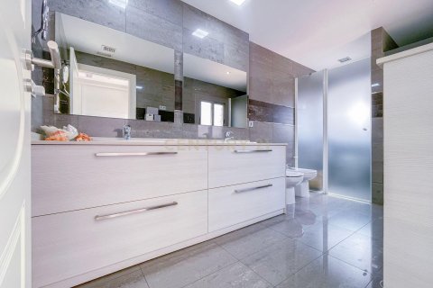 House for sale in Mataro, Barcelona, Spain 6 bedrooms, 390 sq.m. No. 168078 - photo 13