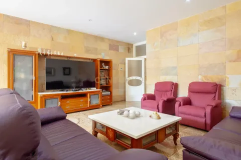 House for sale in Mataro, Barcelona, Spain 6 bedrooms, 390 sq.m. No. 168078 - photo 21