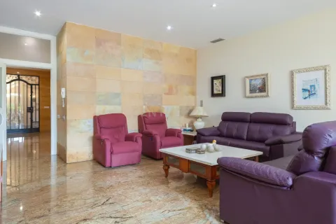 House for sale in Mataro, Barcelona, Spain 6 bedrooms, 390 sq.m. No. 168078 - photo 20