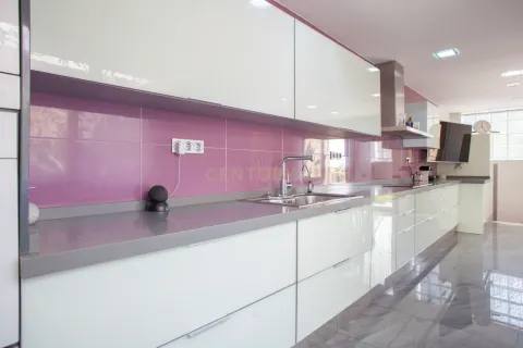 House for sale in Mataro, Barcelona, Spain 6 bedrooms, 390 sq.m. No. 168078 - photo 28