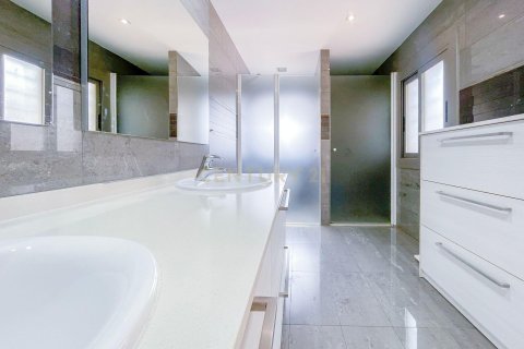 House for sale in Mataro, Barcelona, Spain 6 bedrooms, 390 sq.m. No. 168078 - photo 15