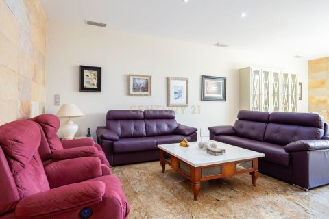 House for sale in Mataro, Barcelona, Spain 6 bedrooms, 390 sq.m. No. 168078 - photo 19