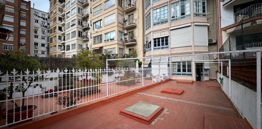 Appartamento a Barcelona, Spagna 5 camere da letto, 136 mq. N° 180529