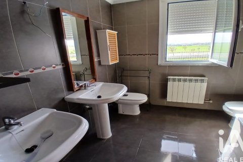 Продажа дома в Вильярес-де-ла-Рейна, Саламанка, Испания 4 спальни, 309м2 №172354 - фото 7