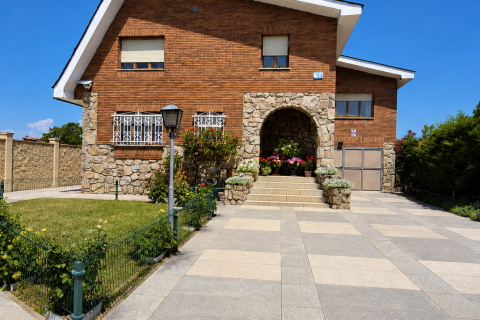 House in Chozas de Abajo, Leon, Spain 4 bedrooms, 400 sq.m. No. 188186