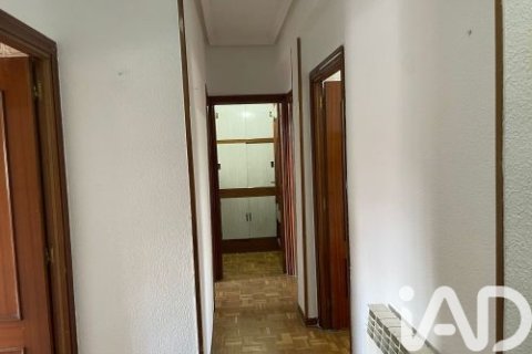 Huoneisto myytävänä Madrid, Espanja, 2 makuuhuonetta, 66 m2 No. 188188 - kuva 2