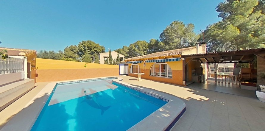 Villa in Los Balcones, Alicante, Spain 2 bedrooms, 133 sq.m. No. 155594