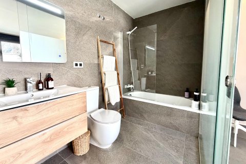 Villa for sale in San Miguel de Salinas, Alicante, Spain 5 bedrooms, 259 sq.m. No. 155596 - photo 15