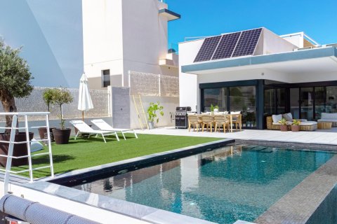 Villa for sale in San Miguel de Salinas, Alicante, Spain 5 bedrooms, 259 sq.m. No. 155596 - photo 1