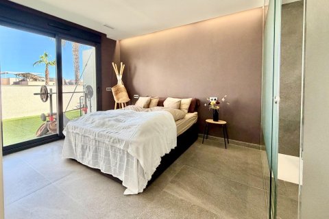 Villa for sale in San Miguel de Salinas, Alicante, Spain 5 bedrooms, 259 sq.m. No. 155596 - photo 9