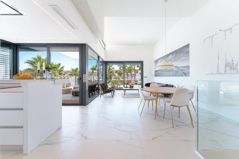 Villa for sale in San Miguel de Salinas, Alicante, Spain 5 bedrooms, 259 sq.m. No. 155596 - photo 3