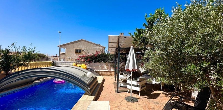 Villa in La Regia, Alicante, Spain 4 bedrooms, 119 sq.m. No. 155593
