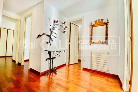 Kattohuoneisto vuokrattavana Principado De Andorra (Ninguna Poblacion Tiene C.P.), Lleida, Espanja, 4 makuuhuonetta, 192 m2 No. 178409 - kuva 8