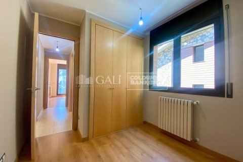 Huoneisto vuokrattavana Principado De Andorra (Ninguna Poblacion Tiene C.P.), Lleida, Espanja, 2 makuuhuonetta, 73 m2 No. 178408 - kuva 17