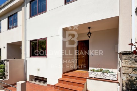 Talo Oleiros, A Coruna, Espanja 3 makuuhuonetta, 281 m2 No. 178407