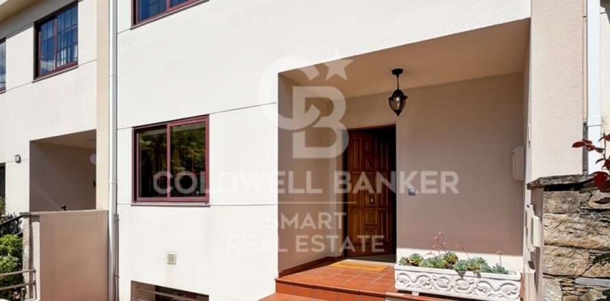 Talo Oleiros, A Coruna, Espanja 3 makuuhuonetta, 281 m2 No. 178407