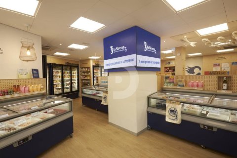 Retail store for sale in Sants-Montjuic, Barcelona, Spain 575 sq.m. No. 154851 - photo 3