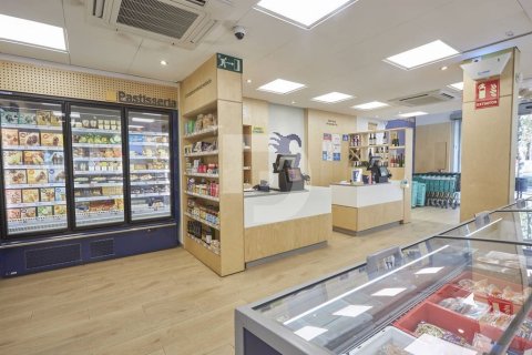 Retail store for sale in Sants-Montjuic, Barcelona, Spain 575 sq.m. No. 154851 - photo 2