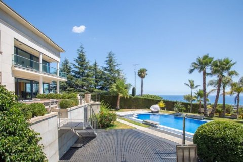 Сasa en venta en Sant Andreu de Llavaneres, Barcelona, España 7 dormitorios, No. 140881 - foto 1