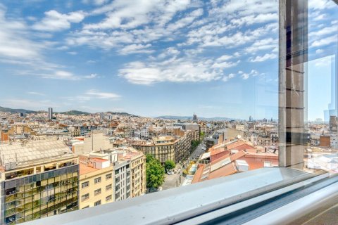 Apartamento en venta en Barcelona, España 3 dormitorios, No. 140882 - foto 18