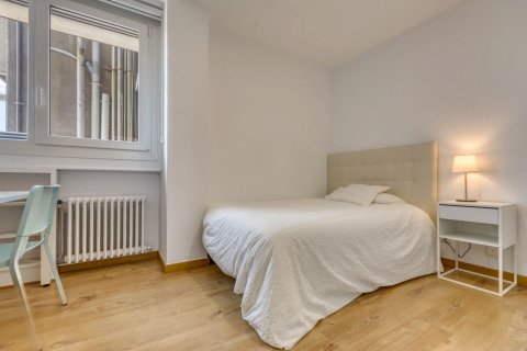 Apartamento en venta en Barcelona, España 3 dormitorios, No. 140882 - foto 25