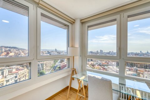 Apartamento en venta en Barcelona, España 3 dormitorios, No. 140882 - foto 8