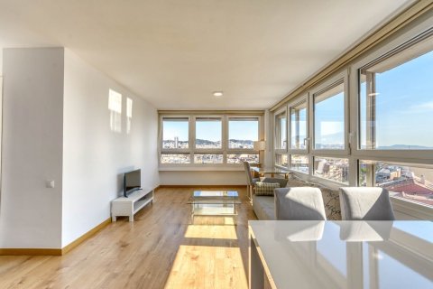 Apartamento en venta en Barcelona, España 3 dormitorios, No. 140882 - foto 4